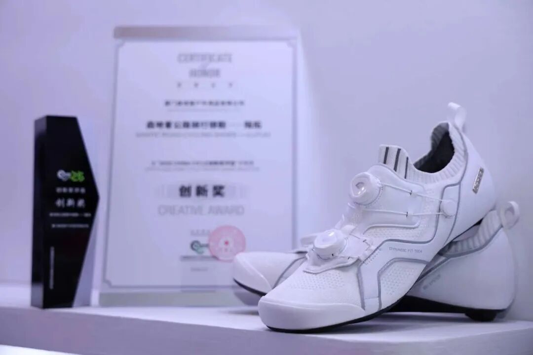 Global Debut | Santic Lu Tuo SPD-SL Road Shoes Carbon Sole