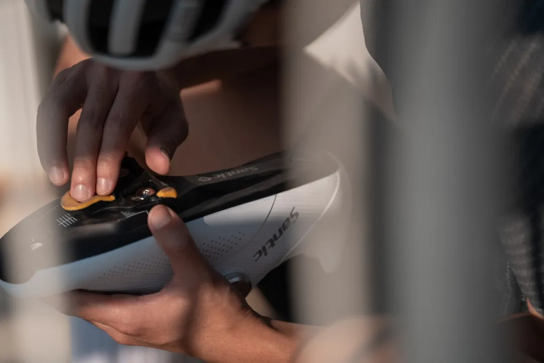 Santic Ultimate Surge | Lock On The Target, Strike With Full Carbon.